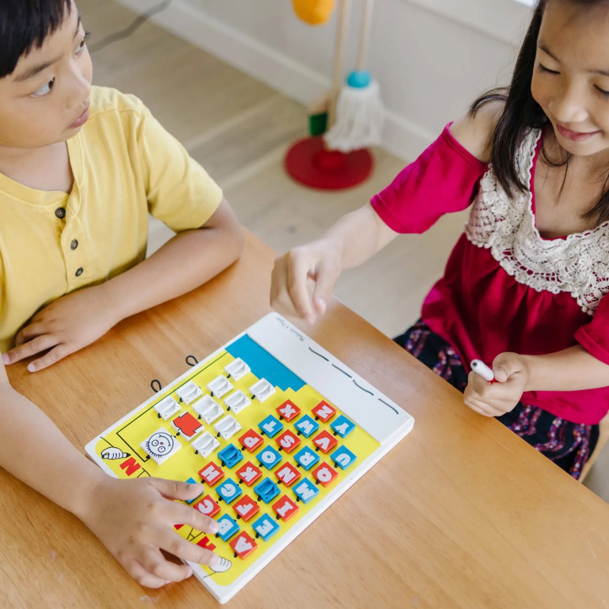 Flip-to-Win Hangman Travel Game