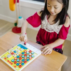 Flip-to-Win Hangman Travel Game