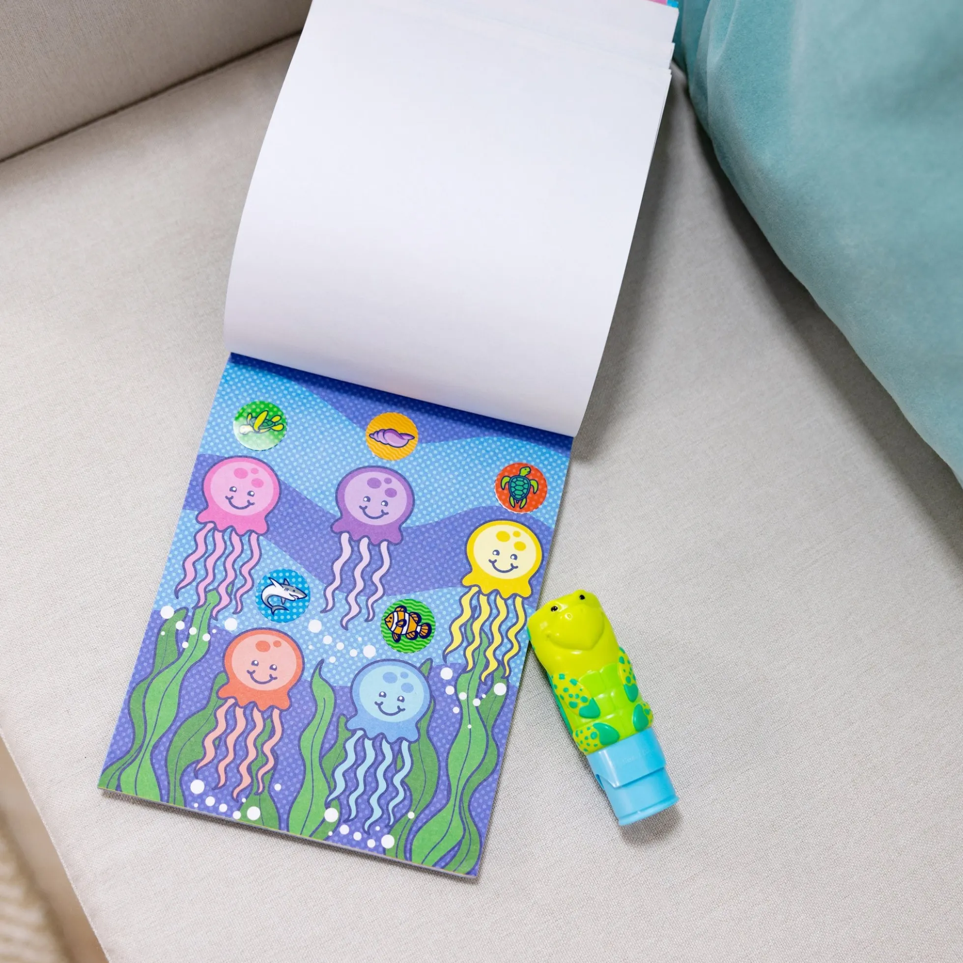 Sticker WOW!™ Activity Pad & Sticker Stamper - Sea Turtle
