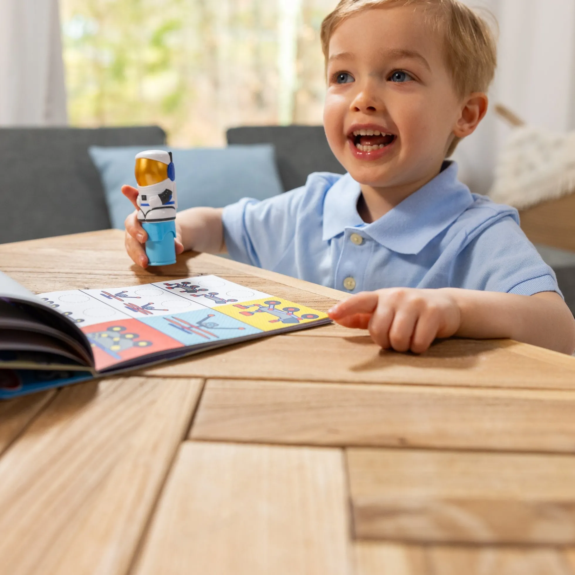 Sticker WOW!™ Activity Pad & Sticker Stamper - Astronaut