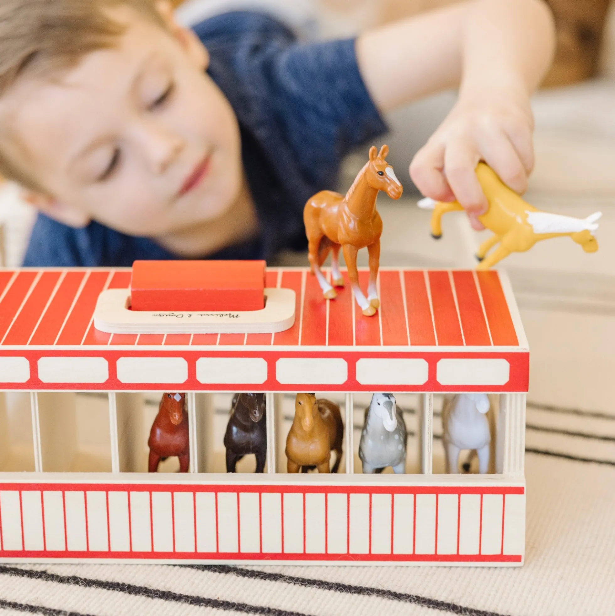 Take-Along Show-Horse Stable